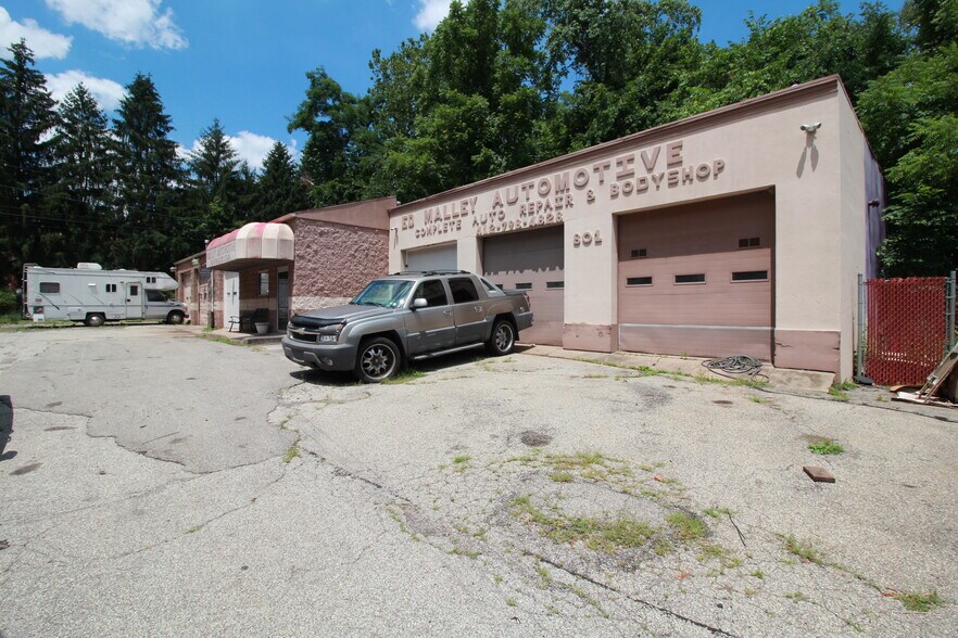 More Photos Of 801 Universal Rd, Pittsburgh Auto Repair For Sale