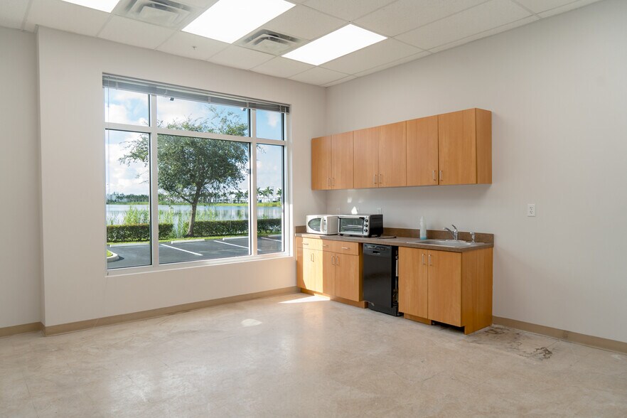 More Photos Of 3400 SW 20th St, Pembroke Park Warehouse For Lease