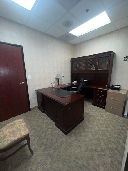 More Photos Of 2300 Haggerty Rd, West Bloomfield Medical For Sale