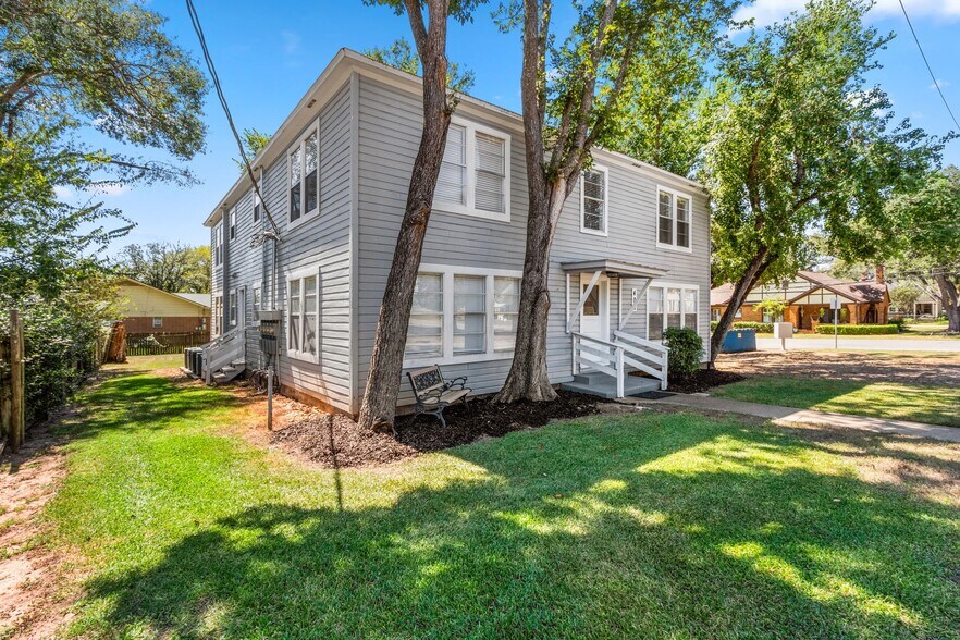 Primary Photo Of 409 E Austin St, Bellville Apartments For Sale