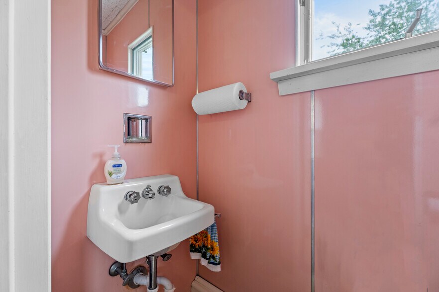 More Photos Of 32 E Main St, Mystic Office For Sale