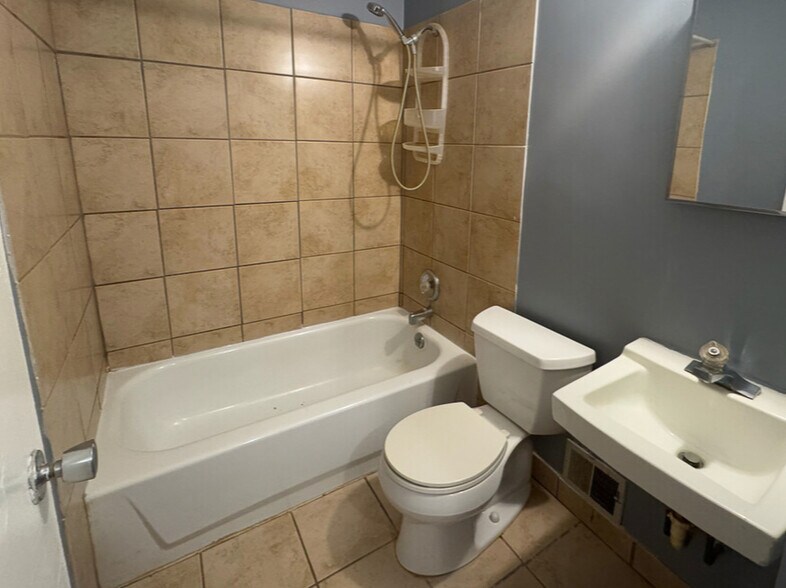 More Photos Of 3205 Chestnut St, Manchester Apartments For Sale