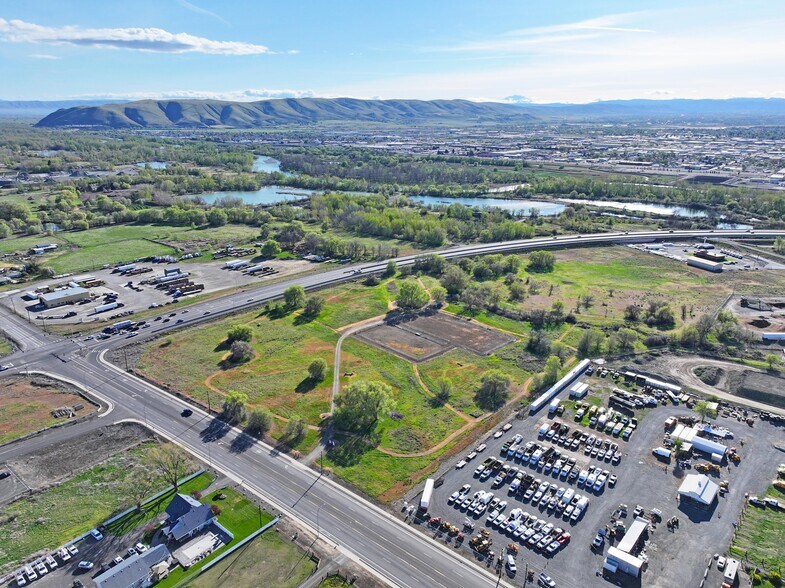 More Photos Of University Parkway at Highway 24, Yakima Land For Sale