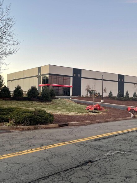 More Photos Of 11 Royal, Flemington Warehouse For Lease