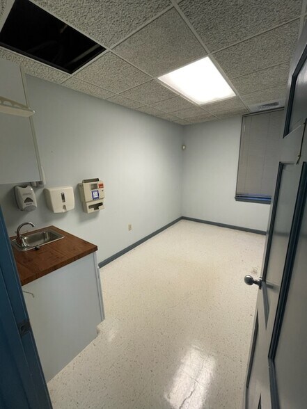 More Photos Of 769 S Main St, Manchester Office For Sale