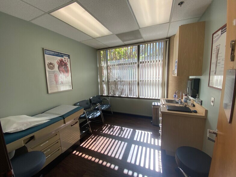 More Photos Of 8851 Center Dr, La Mesa Medical For Lease