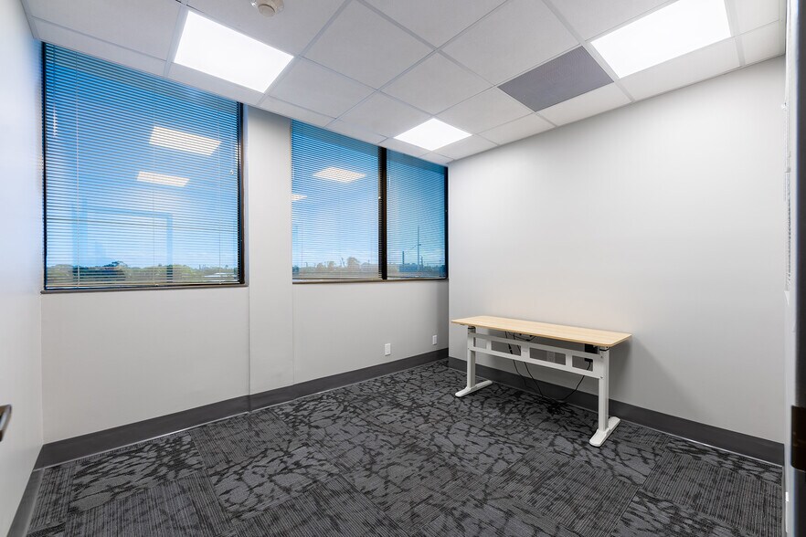 More Photos Of 2081 SE Ocean Blvd, Stuart Office For Sale