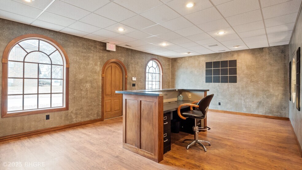 More Photos Of 202 S 9th St, Indianola Storefront For Sale