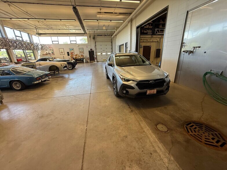 More Photos Of 19235 84th St, Bristol Warehouse For Sale