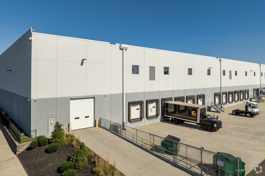 More Photos Of 1400 W Front St, Florence Distribution For Lease