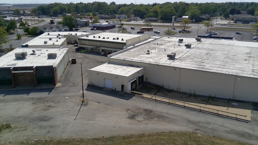 More Photos Of 3245-3247 Court St, Pekin General Retail For Lease