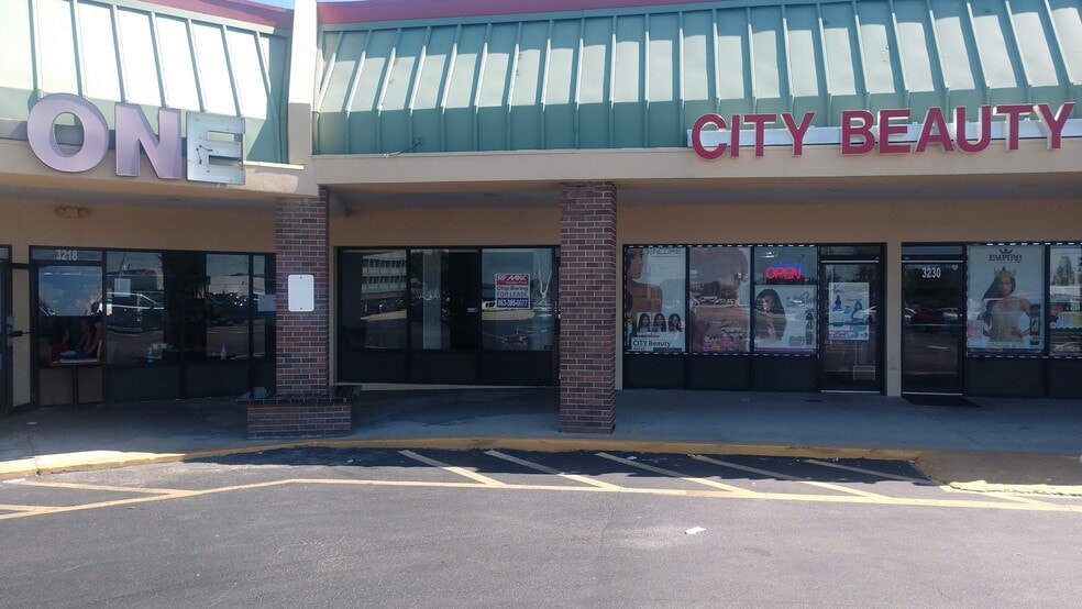 More Photos Of 3210-3290 US Highway 27 S, Sebring Storefront For Lease