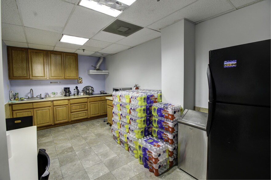More Photos Of 3226 Hillcroft St, Houston Freestanding For Sale