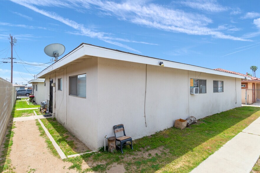 More Photos Of 412 W Ramona Dr, Rialto Multifamily For Sale