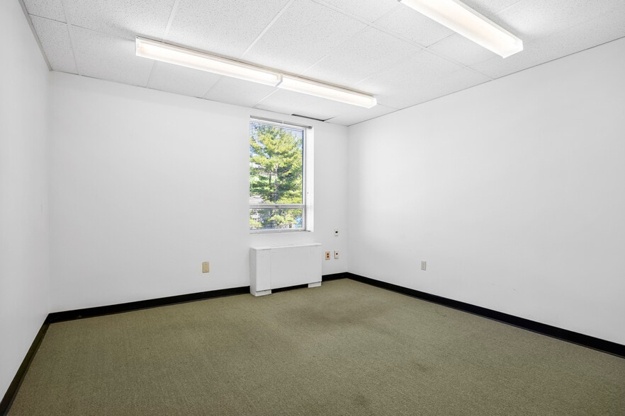 More Photos Of 30-32 N Russell Rd, Albany Office For Sale