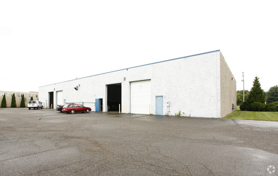 More Photos Of 20555-20585 Northline Rd, Taylor Warehouse For Lease