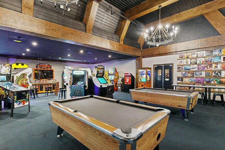 More Photos Of 2525 Highlander Pl, Iowa City Hotel For Lease