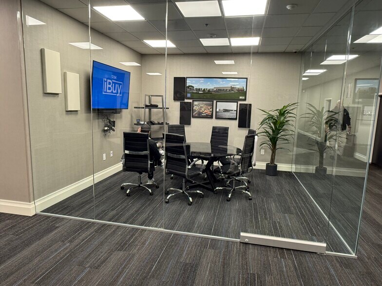 More Photos Of 50 Atrium Dr, Somerset Showroom For Lease