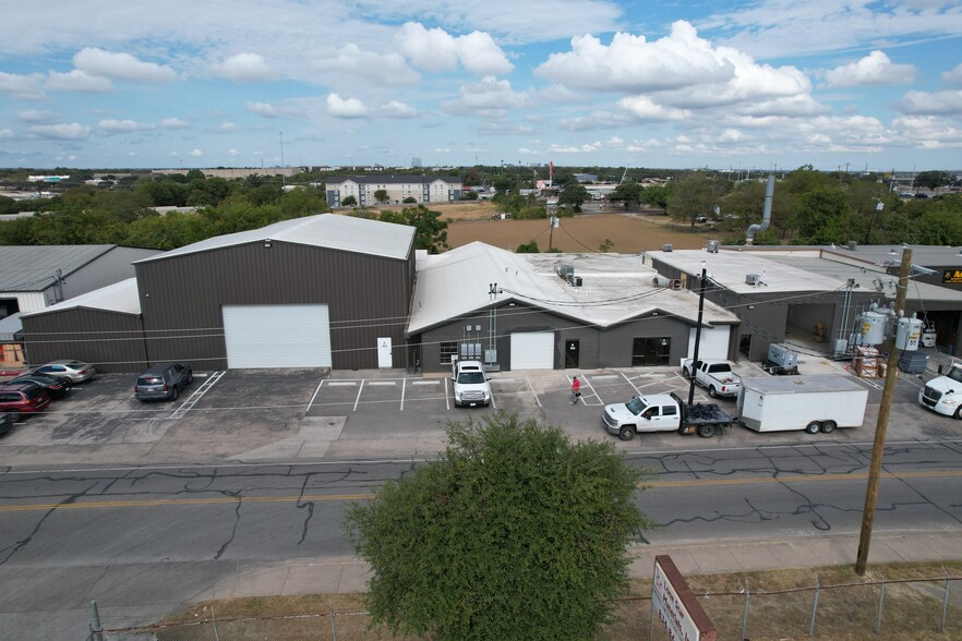 More Photos Of 11110 Bluff Bend Dr, Austin Warehouse For Sale