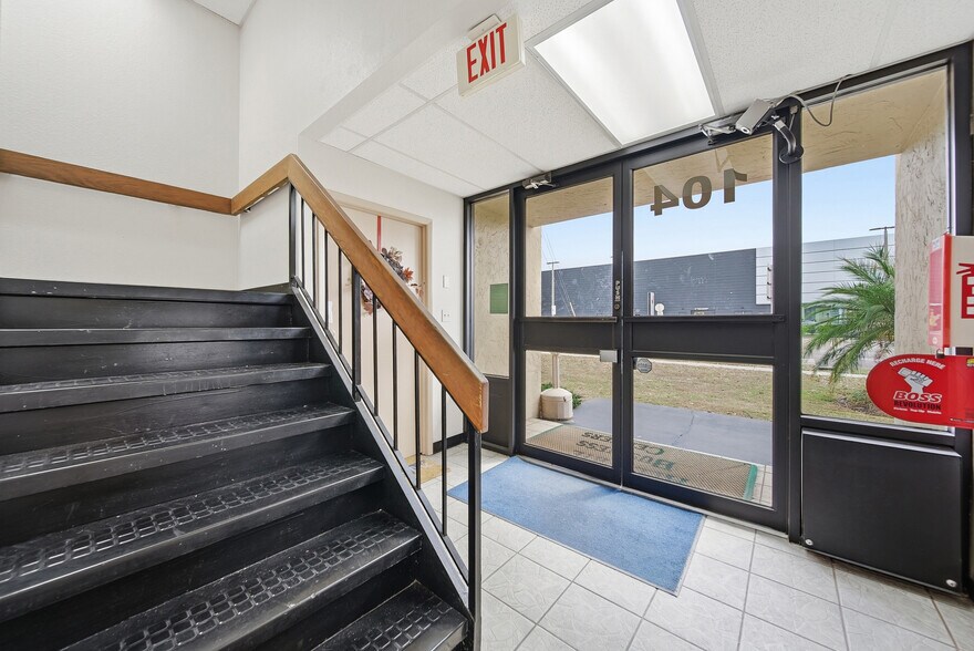 More Photos Of 104 E Fowler Ave, Tampa Office For Sale