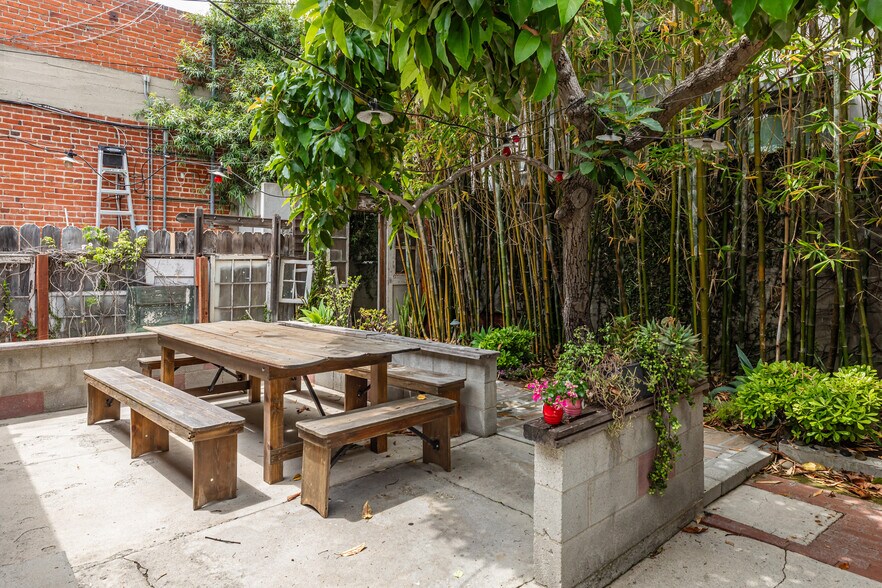 More Photos Of 1231 Abbot Kinney Blvd, Venice General Retail For Lease