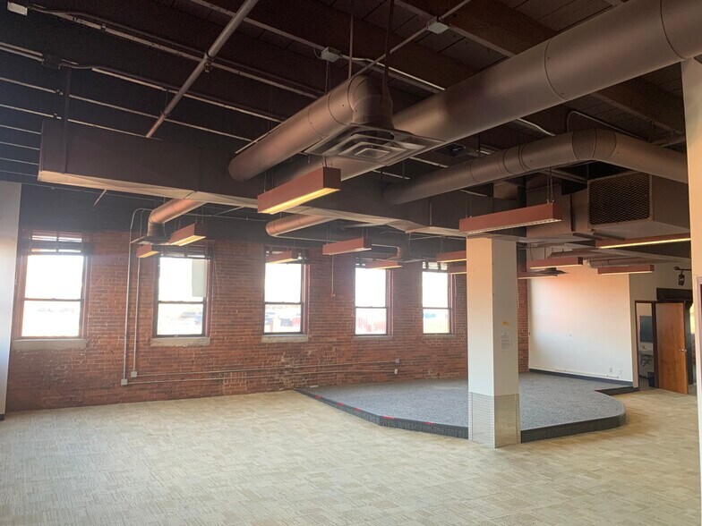 More Photos Of 10-14 E Worcester St, Worcester Office For Lease