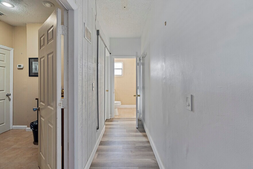 More Photos Of 599 Sherwood Ave, Satellite Beach General Retail For Lease