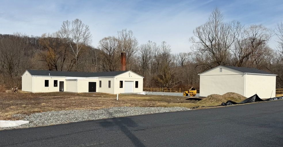 More Photos Of 305 W Stiger St, Hackettstown Manufacturing For Lease