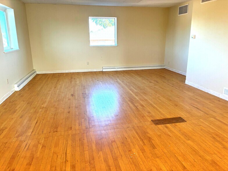 More Photos Of 1164 E Ridge Rd, Rochester Storefront Retail Office For Lease