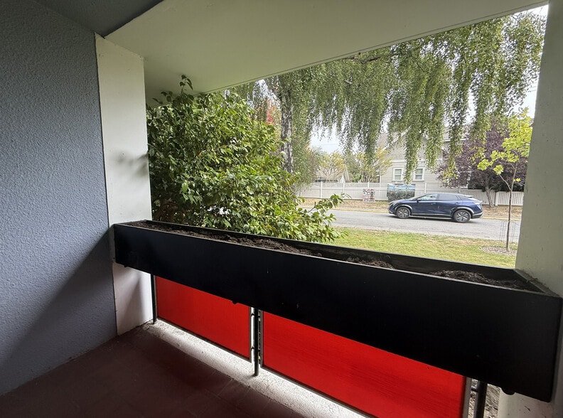 More Photos Of 2544 Dunlevy St, Victoria Office For Lease