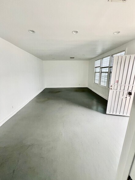 More Photos Of 3221 Union Pacific Ave, Los Angeles Warehouse For Lease