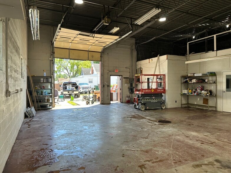 More Photos Of 516 E Broadway St, Bradley Office For Sale