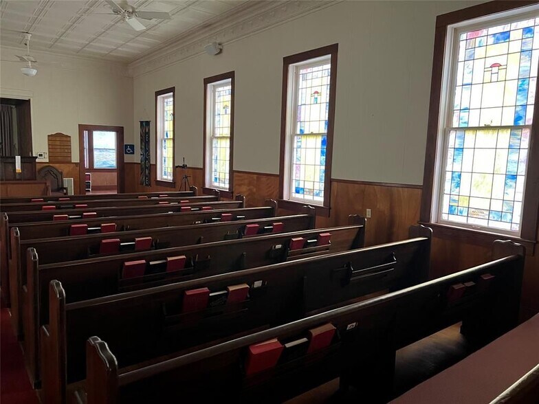 More Photos Of 102 E Main St, Cumby Religious Facility For Sale