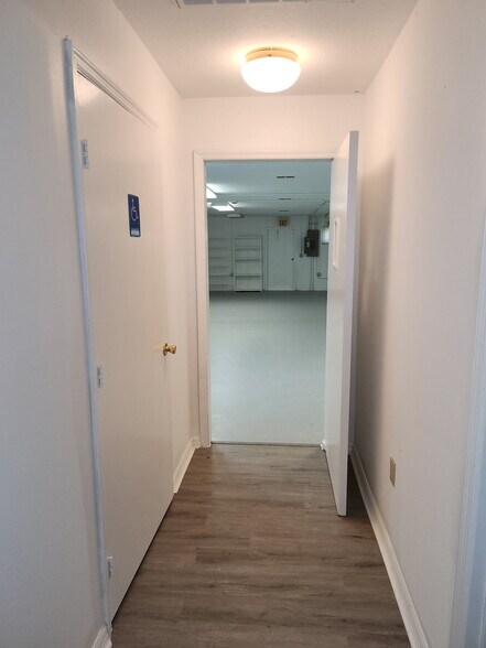 More Photos Of 1740 NE 23rd Ter, Ocala Warehouse For Lease