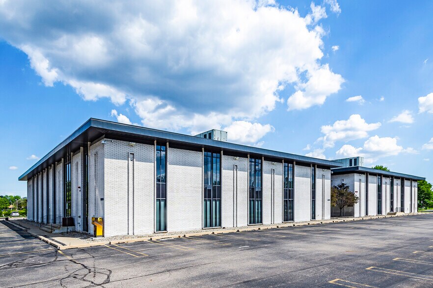 More Photos Of 16500 W 12 Mile Rd, Southfield Office For Lease