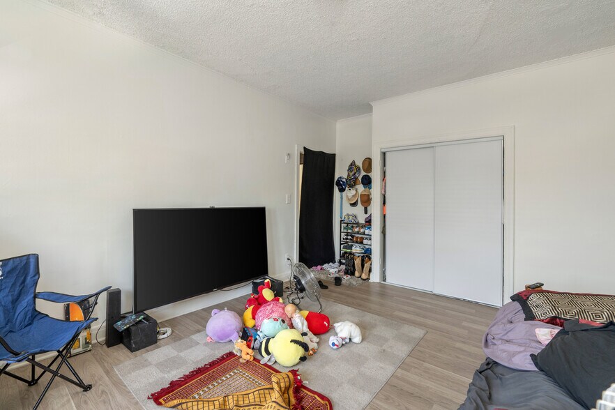 More Photos Of 600 N Soto St, Los Angeles Apartments For Sale