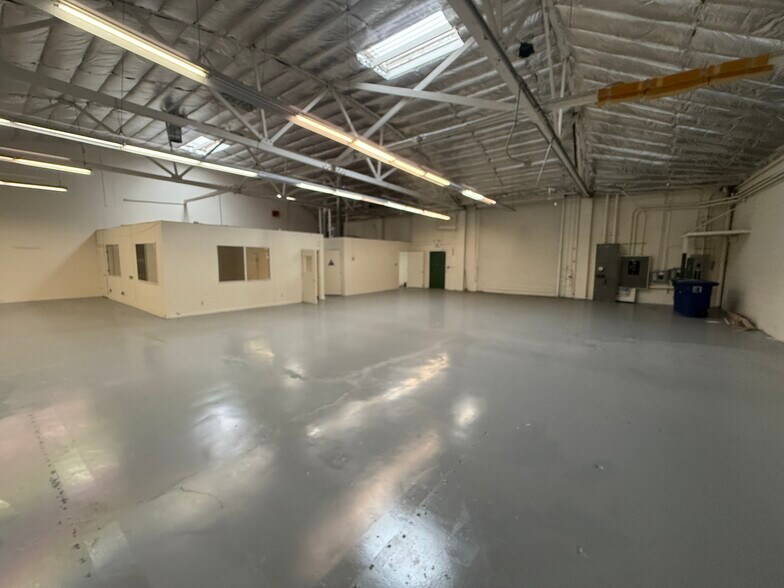 More Photos Of 1338 7th St, Berkeley Flex For Lease