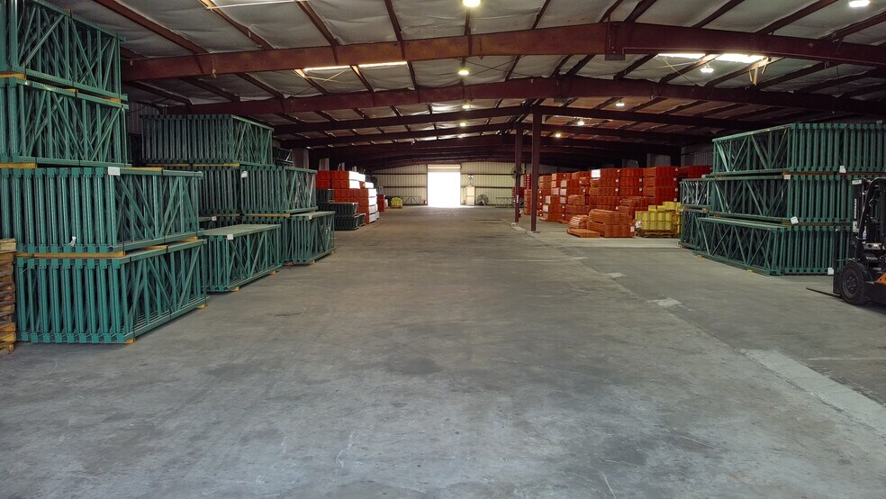 More Photos Of 21287 Foster Rd, Spring Warehouse For Lease