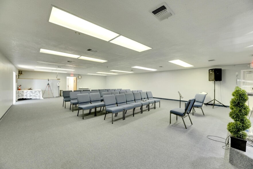 More Photos Of 3001 S Kings Ave, Brandon Religious Facility For Sale