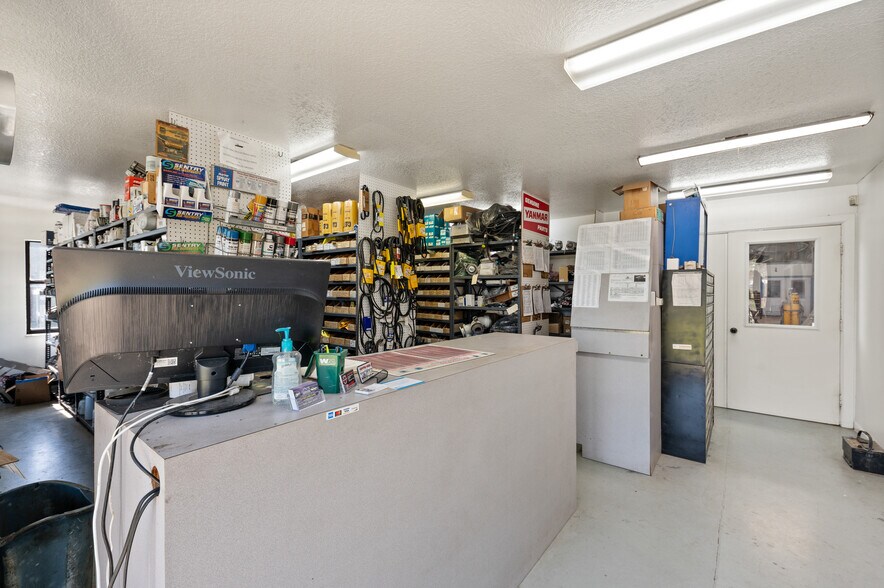 More Photos Of 2640 Avenue of the Americas St, Englewood Warehouse For Sale