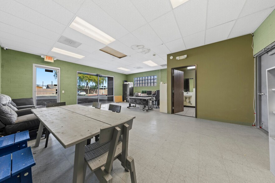 More Photos Of 2781 N Lamb Blvd, Las Vegas Distribution For Lease