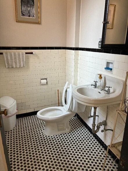 More Photos Of 1150 E Jersey St, Elizabeth Storefront For Sale