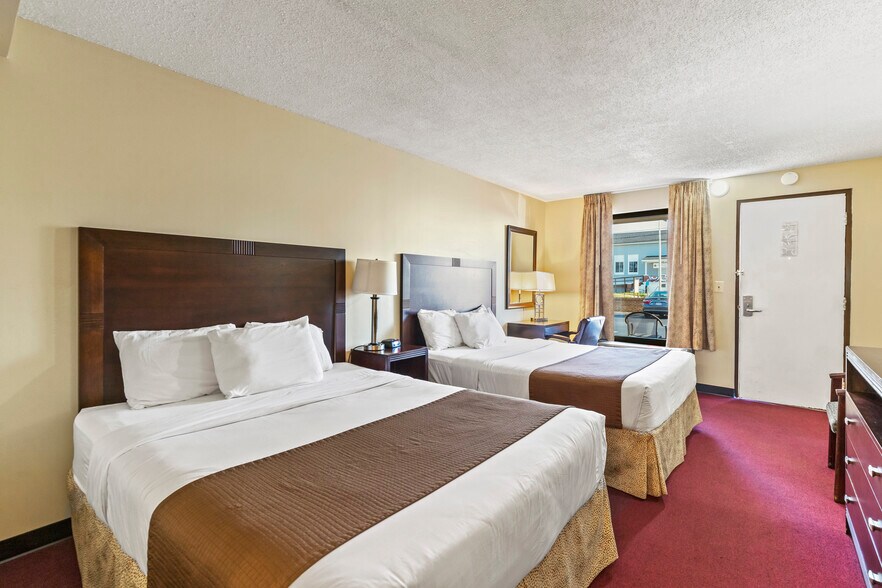 More Photos Of 30 Colonial Ave, Colonial Beach Hotel For Sale