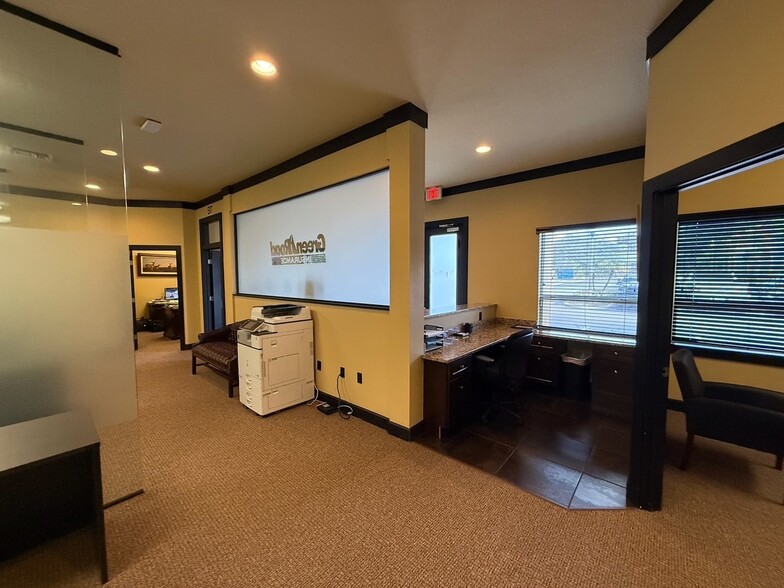 More Photos Of 5115 S Lakeland Dr, Lakeland Office For Sale