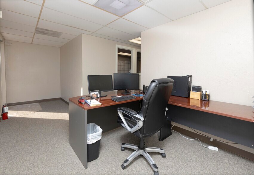 More Photos Of 1203 SE 9th Ter, Cape Coral Light Distribution For Lease