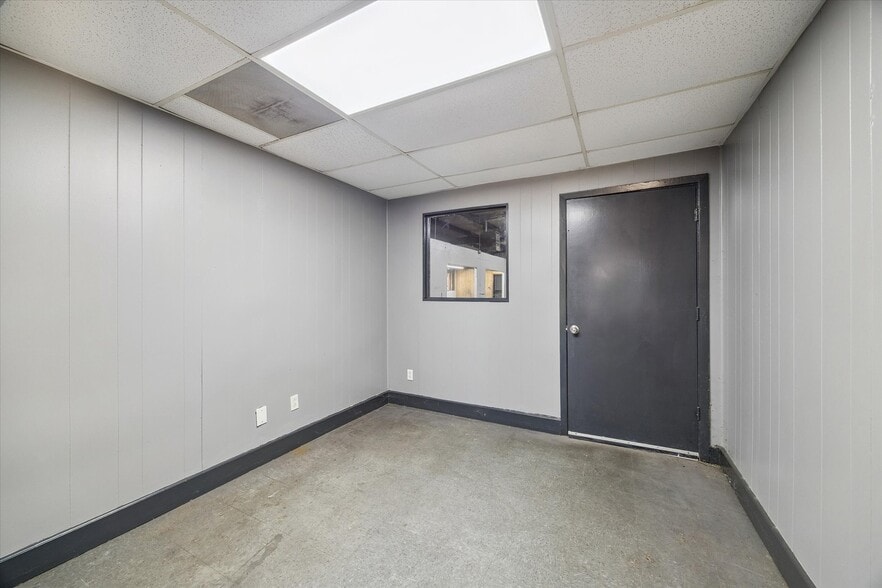 More Photos Of 10807 Telephone Rd, Houston Warehouse For Sale