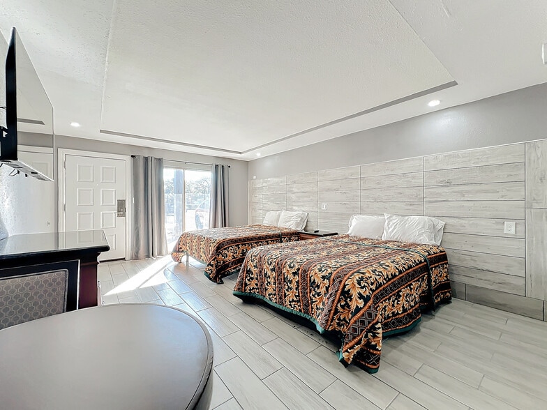 More Photos Of 307 E Vine St, Kissimmee Hotel For Sale