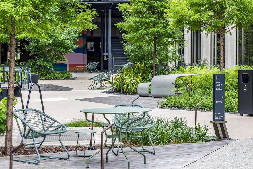 More Photos Of 3232 E Cesar Chavez St, Austin Unknown For Lease