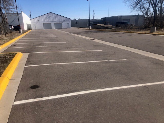 More Photos Of 5213 W Broadway Ave, Minneapolis Auto Dealership For Lease