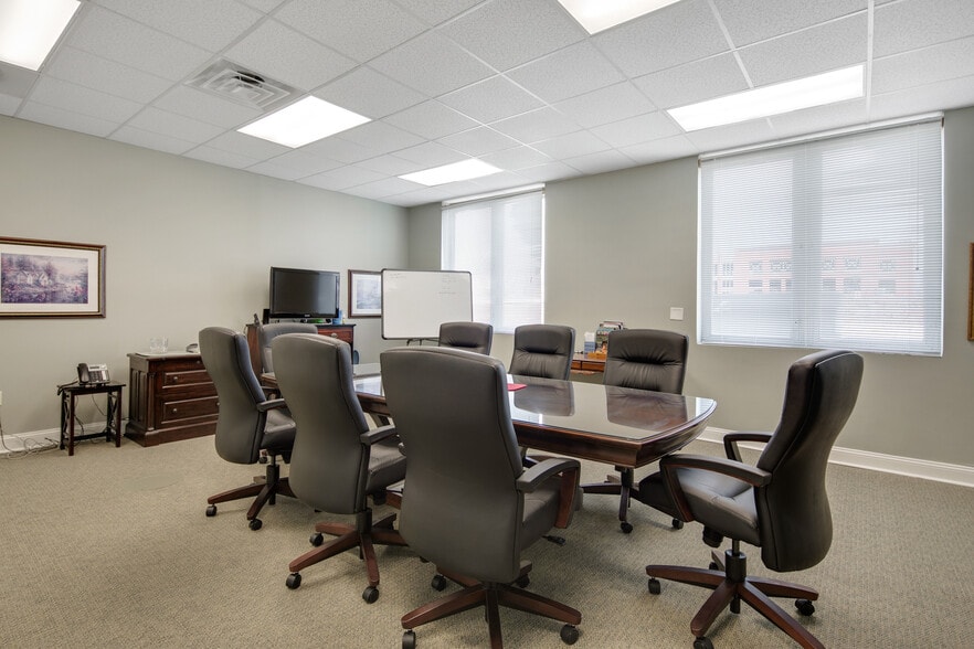 More Photos Of 230 Donaldson St, Fayetteville Office For Lease